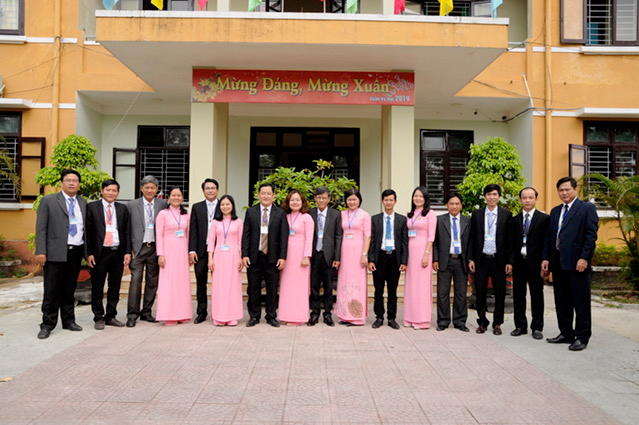 Tất cả vì sự nghiệp trồng người