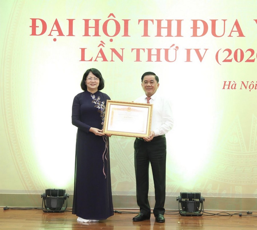 Lấy kết quả thực hiện nhiệm vụ chính trị làm thước đo khen thưởng