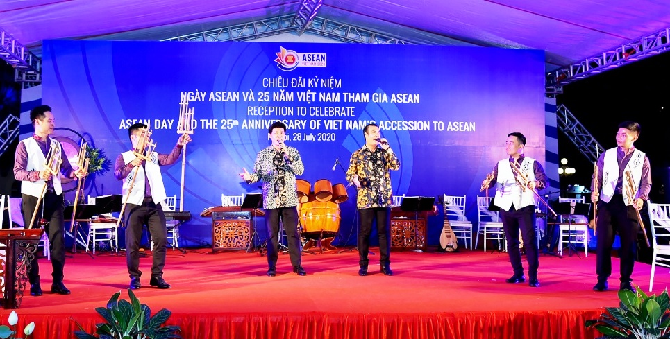 Xây dựng Cộng đồng ASEAN đoàn kết, vững mạnh