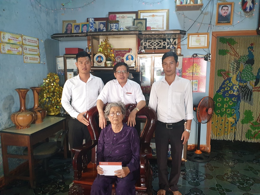 Agribank Chi nhánh tỉnh Đắk Lắk thăm Mẹ Việt Nam Anh hùng