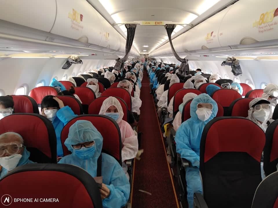 Đưa gần 240 công dân Việt Nam từ Myanmar về nước
