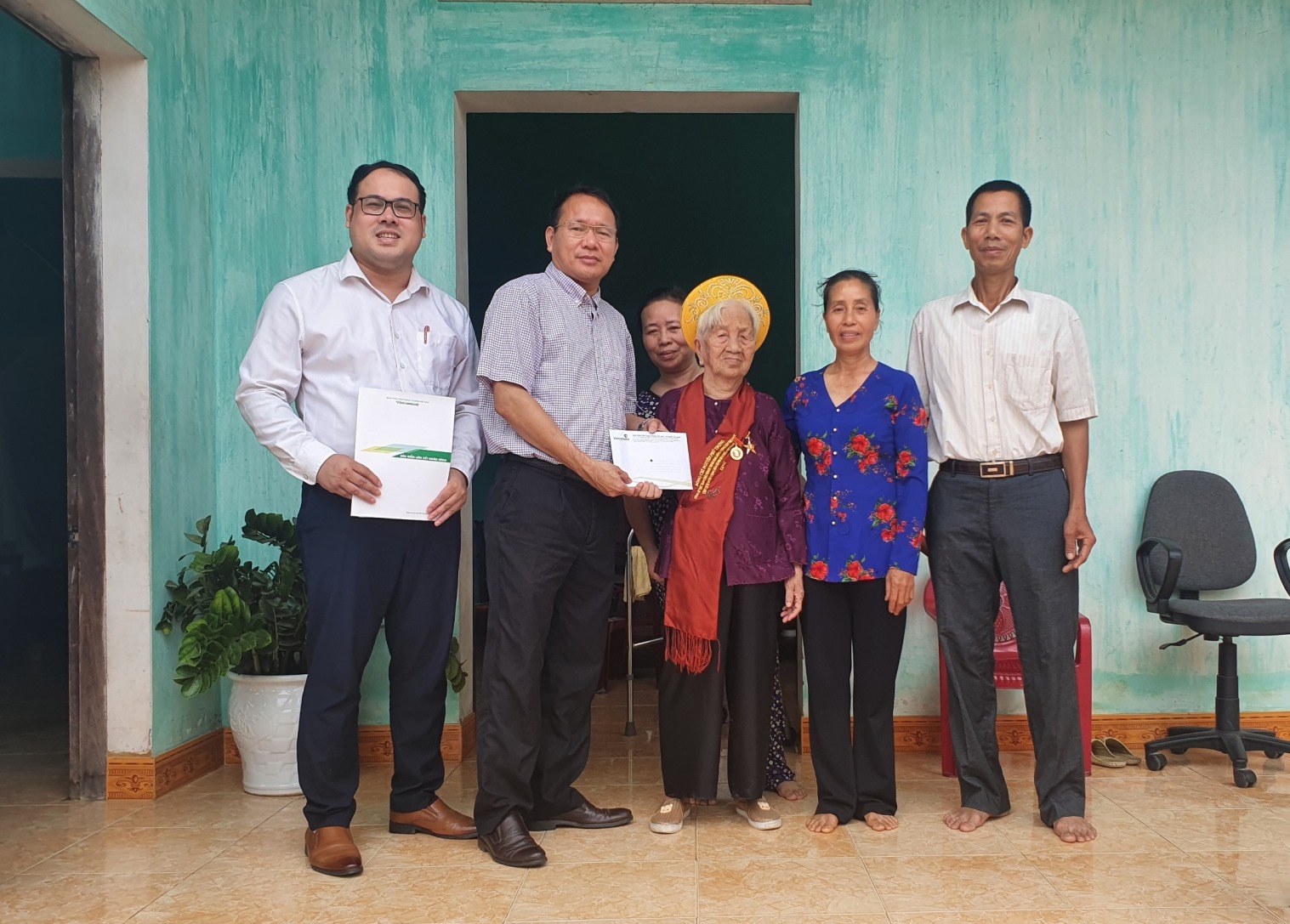 Vietcombank Bắc Giang thăm mẹ Việt Nam Anh hùng
