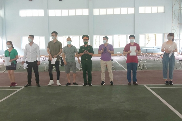 Trao Giấy chứng nhận cho 83 công dân hoàn thành thời gian cách ly