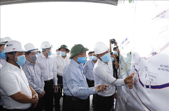 Thủ tướng lần thứ 3 kiểm tra tiến độ thi công cao tốc Trung Lương - Mỹ Thuận