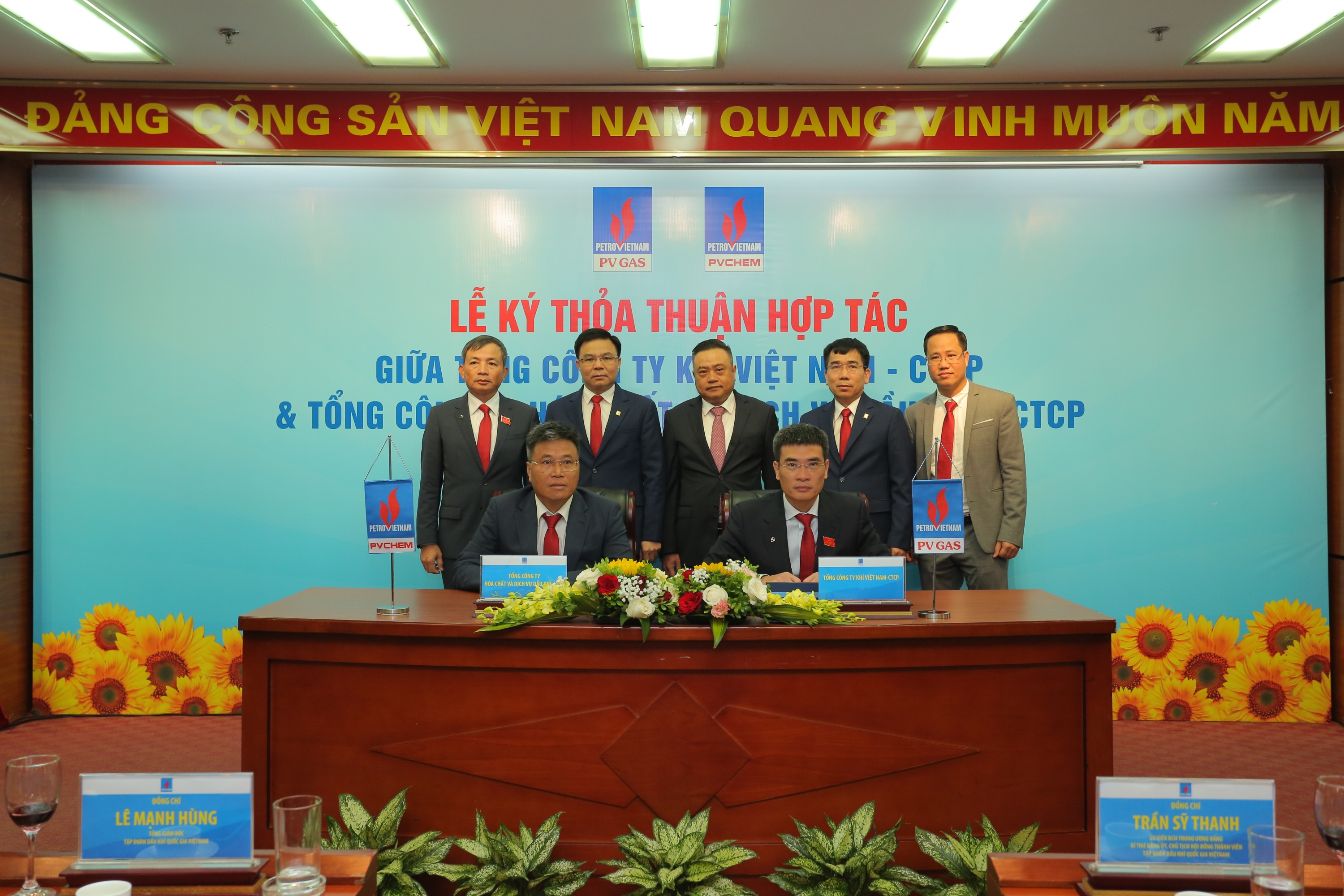 Ký kết hợp tác kinh doanh chuỗi giá trị dịch vụ trong PVN