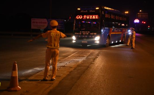 Cảnh sát giao thông tăng cường kiểm tra, xử lý vi phạm về ma túy, nồng độ cồn