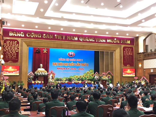 Xây dựng lực lượng vũ trang Quân khu 7 vững mạnh toàn diện