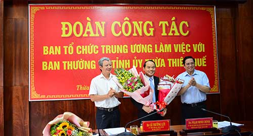 Trao Quyết định chuẩn y Phó Bí thư Tỉnh ủy Thừa Thiên Huế
