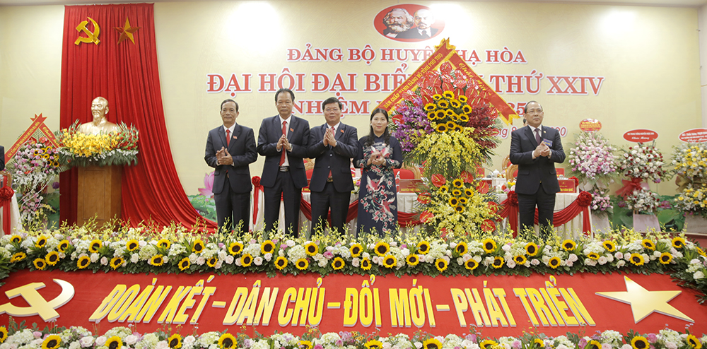 Đồng chí Nguyễn Thị Hồng Lâm tiếp tục giữ chức Bí thư Huyện ủy Hạ Hòa