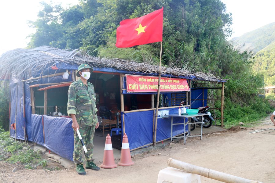 Lào Cai Bộ đội Biên phòng kiểm soát chặt biên giới để đẩy lùi dịch bệnh