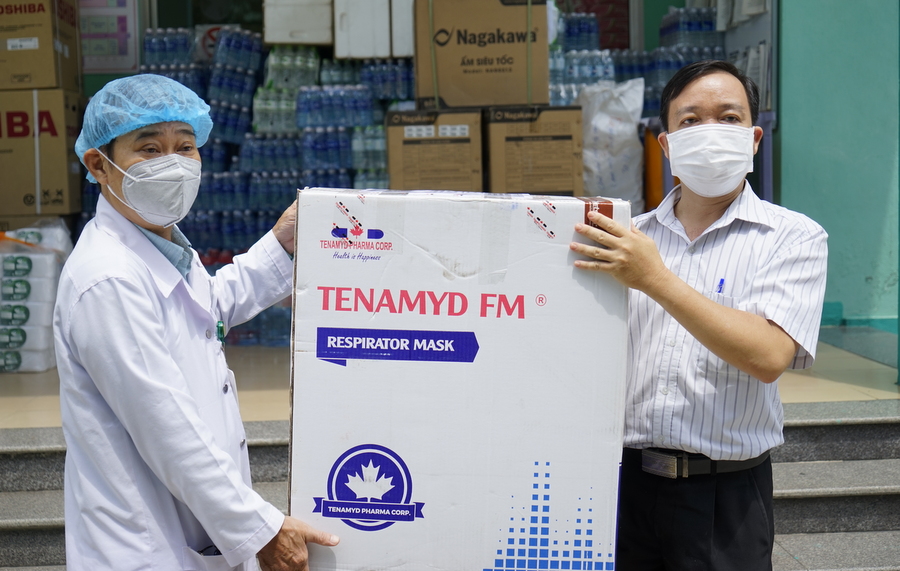 Trao tặng 10 000 khẩu trang N95 tiếp sức cùng tuyến đầu chống dịch