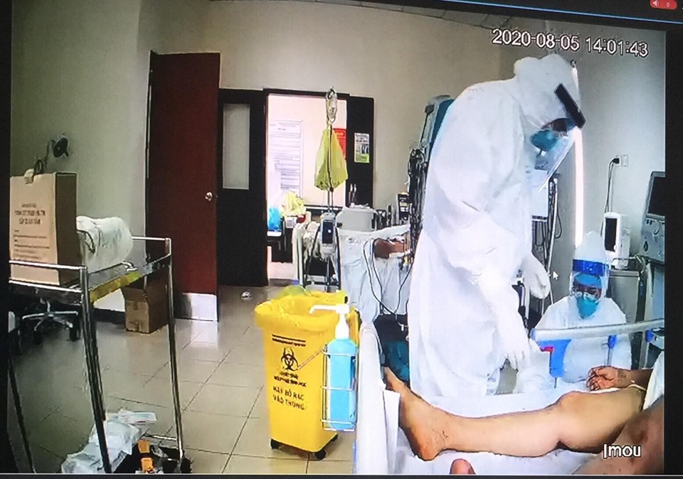 Nỗ lực cứu chữa bệnh nhân COVID-19 trong mọi hoàn cảnh