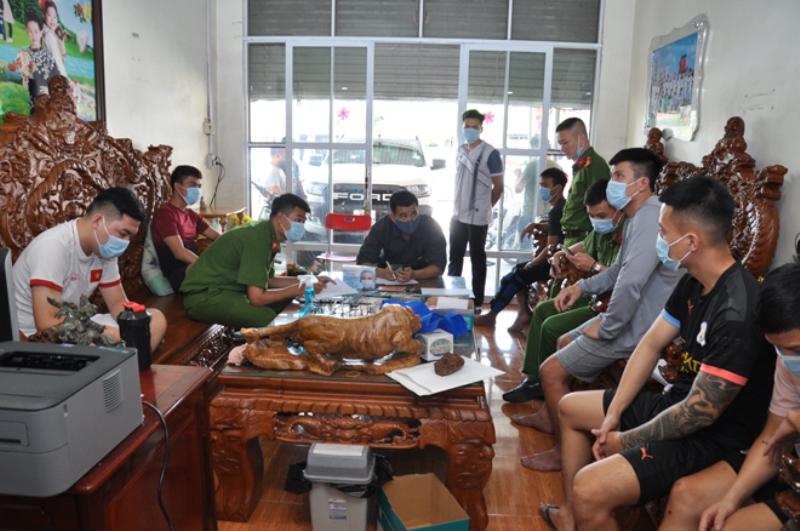 Triệt phá đường dây cá độ bóng đá nghìn tỷ đồng