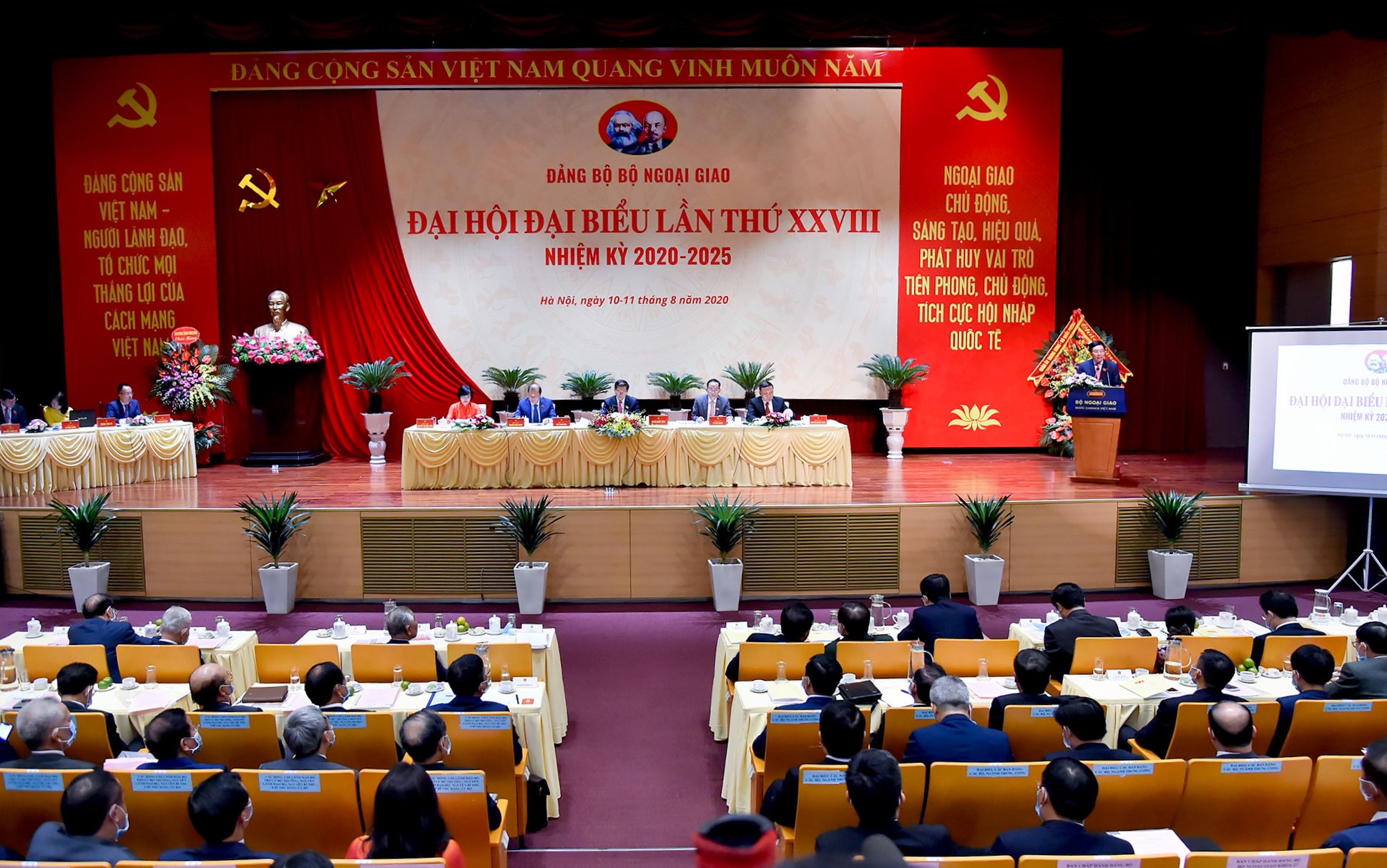 Phát huy vai trò tiên phong của đối ngoại trong việc giữ vững môi trường hòa bình, ổn định
