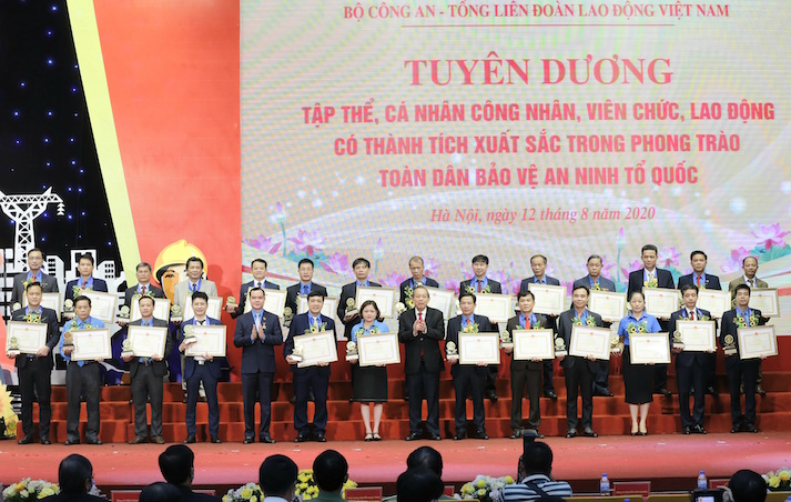 Tuyên dương các điển hình trong phong trào “Toàn dân bảo vệ an ninh Tổ quốc”