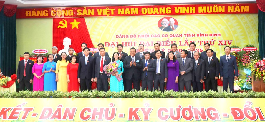 Phấn đấu kết nạp 800 – 1 000 đảng viên trong nhiệm kỳ mới