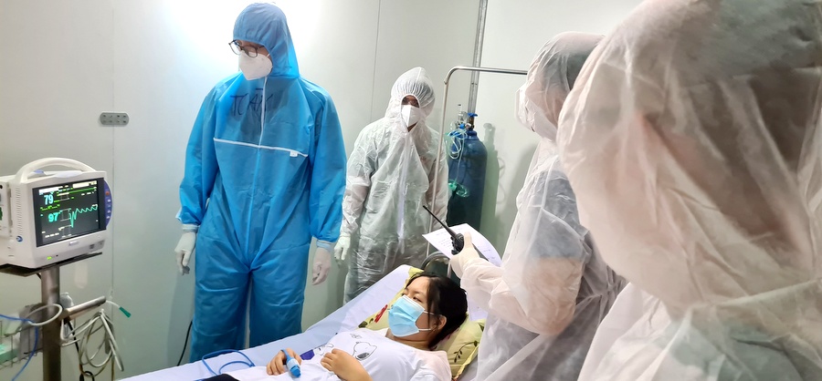 Diễn tập trước khi đưa Bệnh viện dã chiến Tiên Sơn chính thức đi vào hoạt động