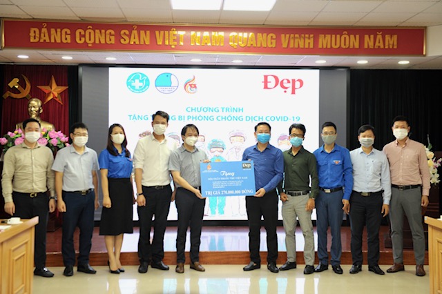 Chung tay vượt qua đại dịch
