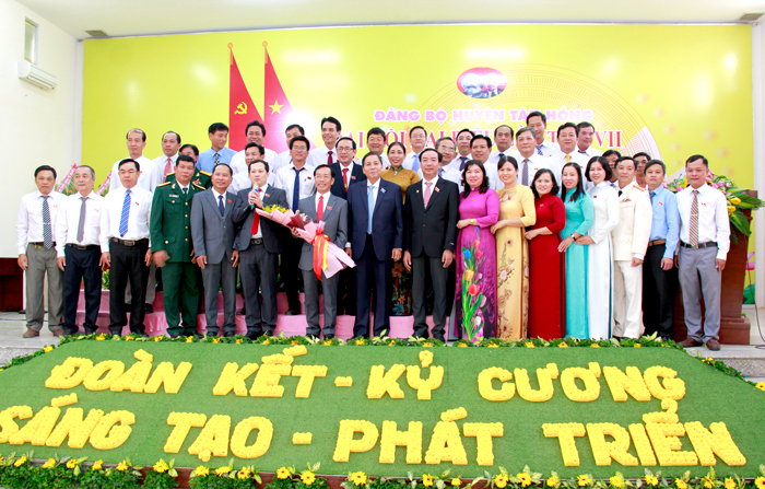 Đồng chí Đinh Văn Năm tái đắc cử Bí thư Huyện uỷ huyện Tân Hồng Đồng Tháp