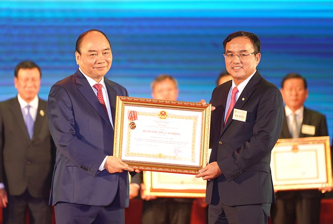 EVN vinh dự được nhận Huân chương Lao động hạng Nhất