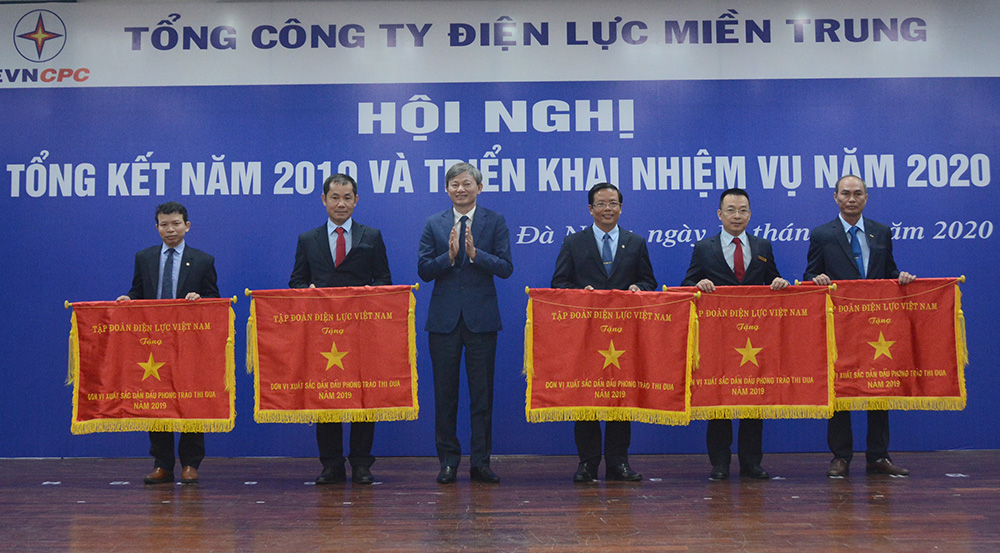 Tổng công ty Điện lực miền Trung EVNCPC bảo đảm 100 số xã trên địa bàn có điện