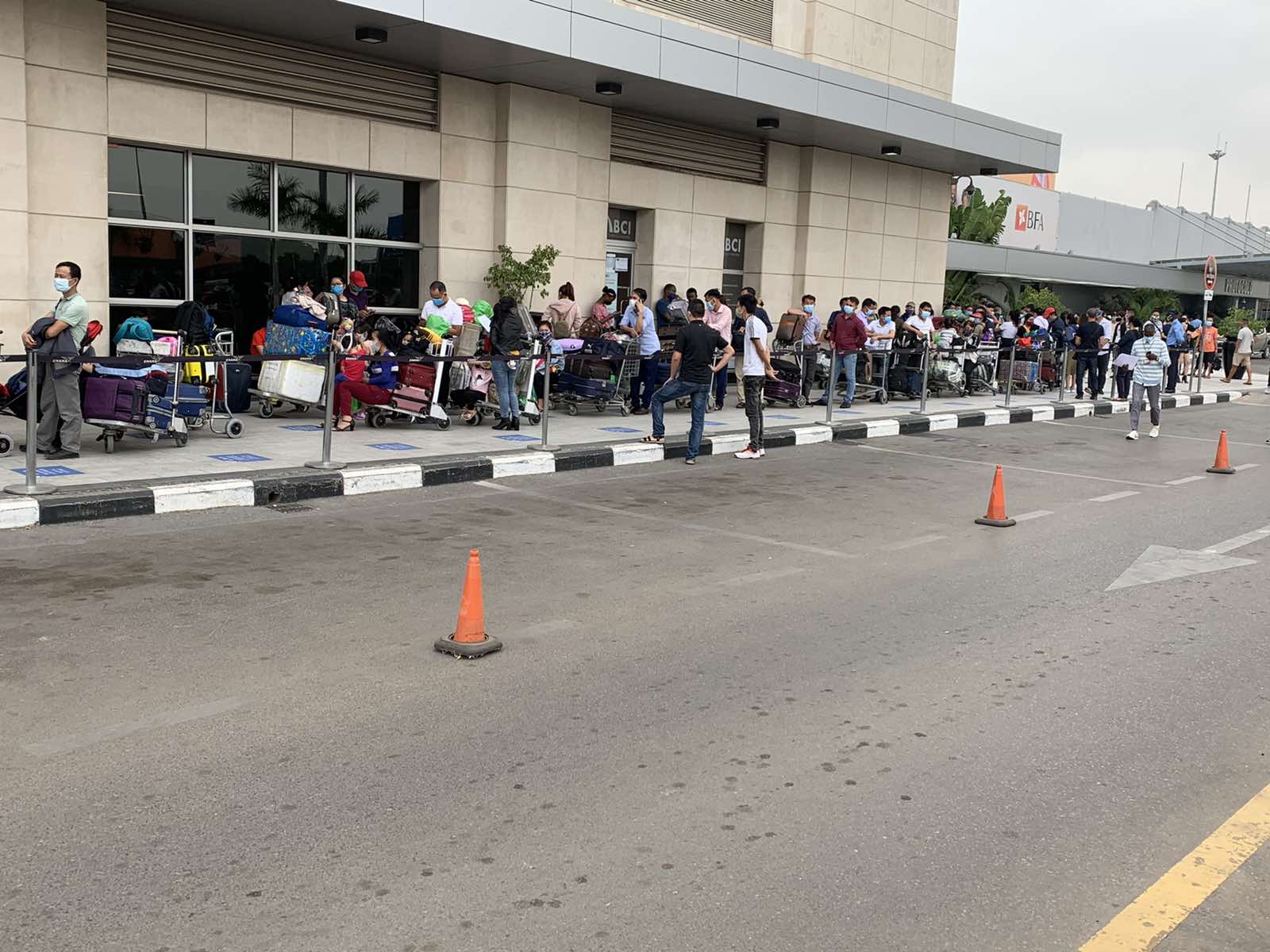 Đưa công dân Việt Nam từ Angola về nước