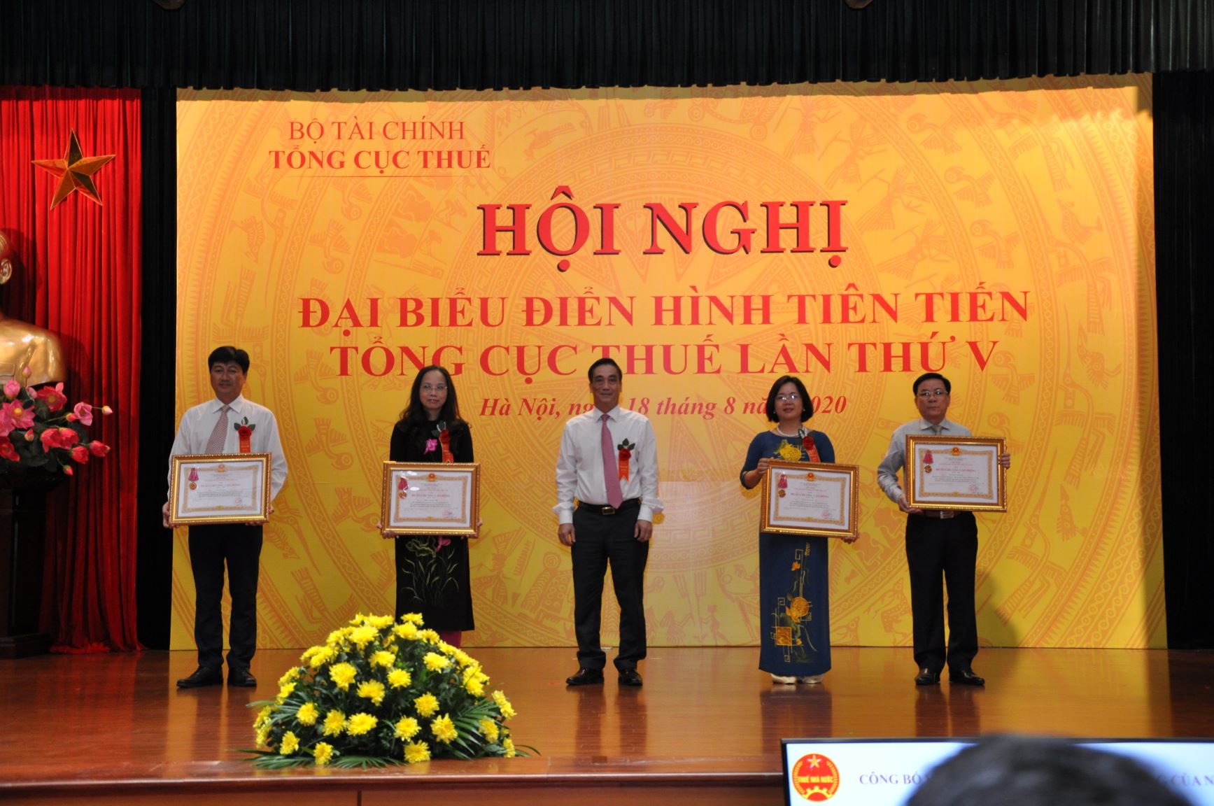 Trong 5 năm đã có gần 14 nghìn lượt các nhân công chức ngành thuế được khen thưởng