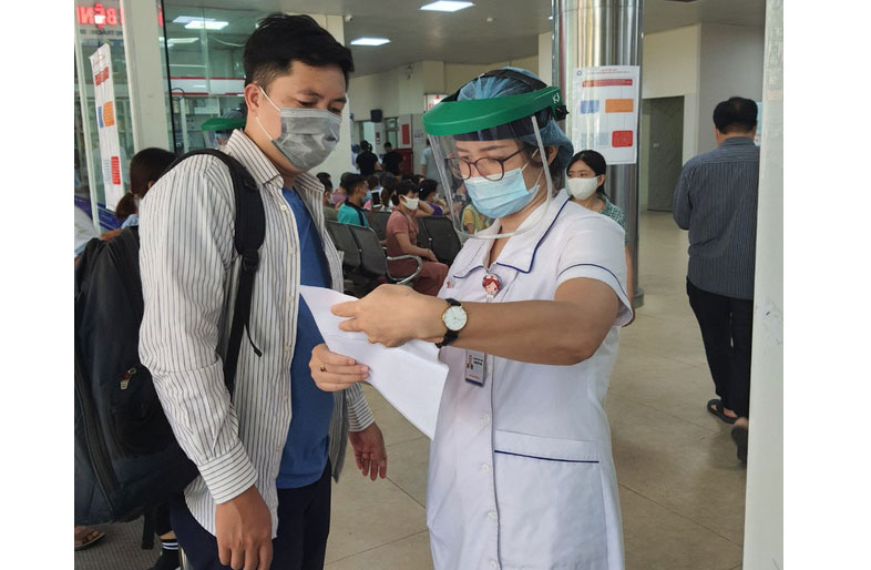 Bộ Y tế yêu cầu dừng việc thăm hỏi bệnh nhân để phòng dịch COVID-19