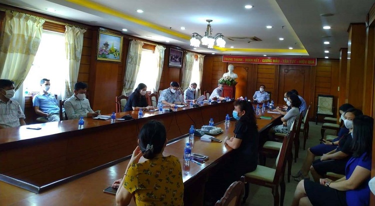 Thực hiện Chỉ thị 05 gắn với trách nhiệm nêu gương ở Đảng bộ tại Lào