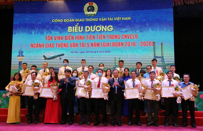 Tôn vinh điển hình tiên tiến ngành Giao thông Vận tải