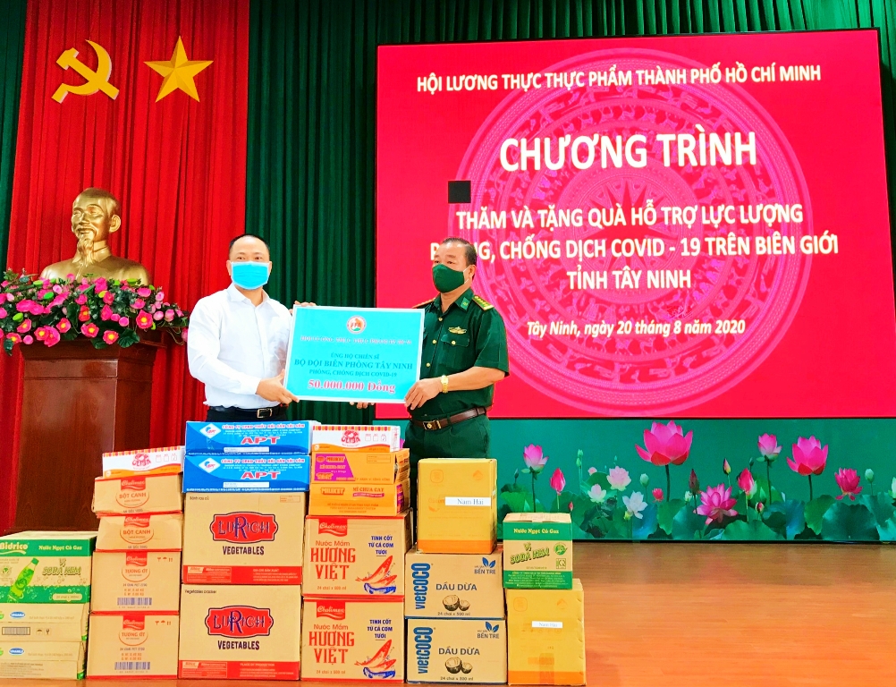 Chung tay cùng Bộ đội Biên phòng Tây Ninh phòng, chống dịch