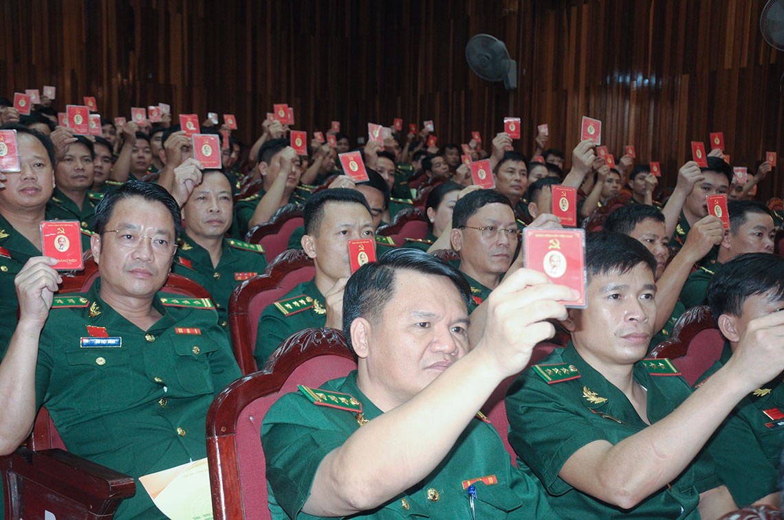 Bộ Chính trị làm việc với 11 Đảng bộ về công tác chuẩn bị đại hội Đảng