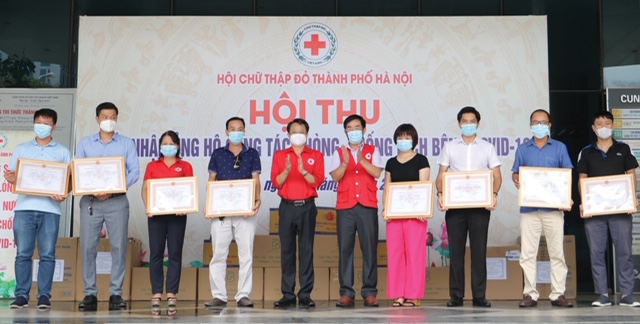 Trên 826 triệu đồng ủng hộ cho công tác phòng, chống dịch bệnh COVID-19