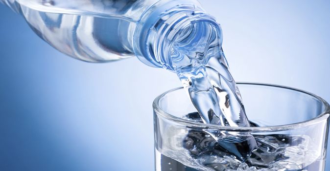 Trung Quốc Gần 300 người nhập viện do uống nước nhiễm độc
