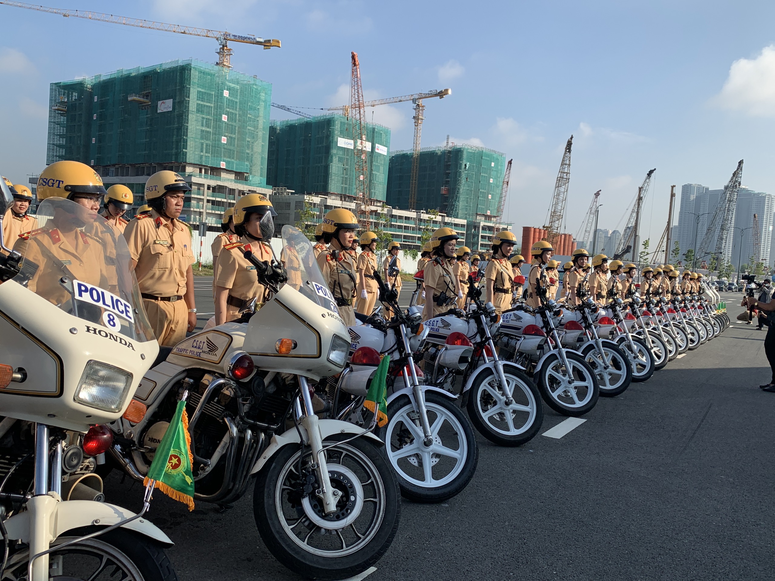 TP Hồ Chí Minh Ra mắt Đội nữ Cảnh sát giao thông dẫn đoàn