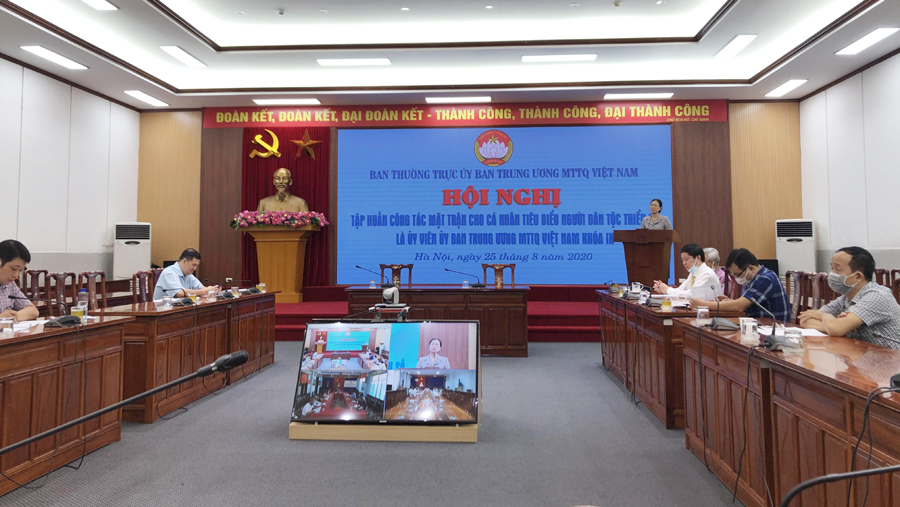 Tập huấn công tác Mặt trận cho các cá nhân tiêu biểu người dân tộc thiểu số