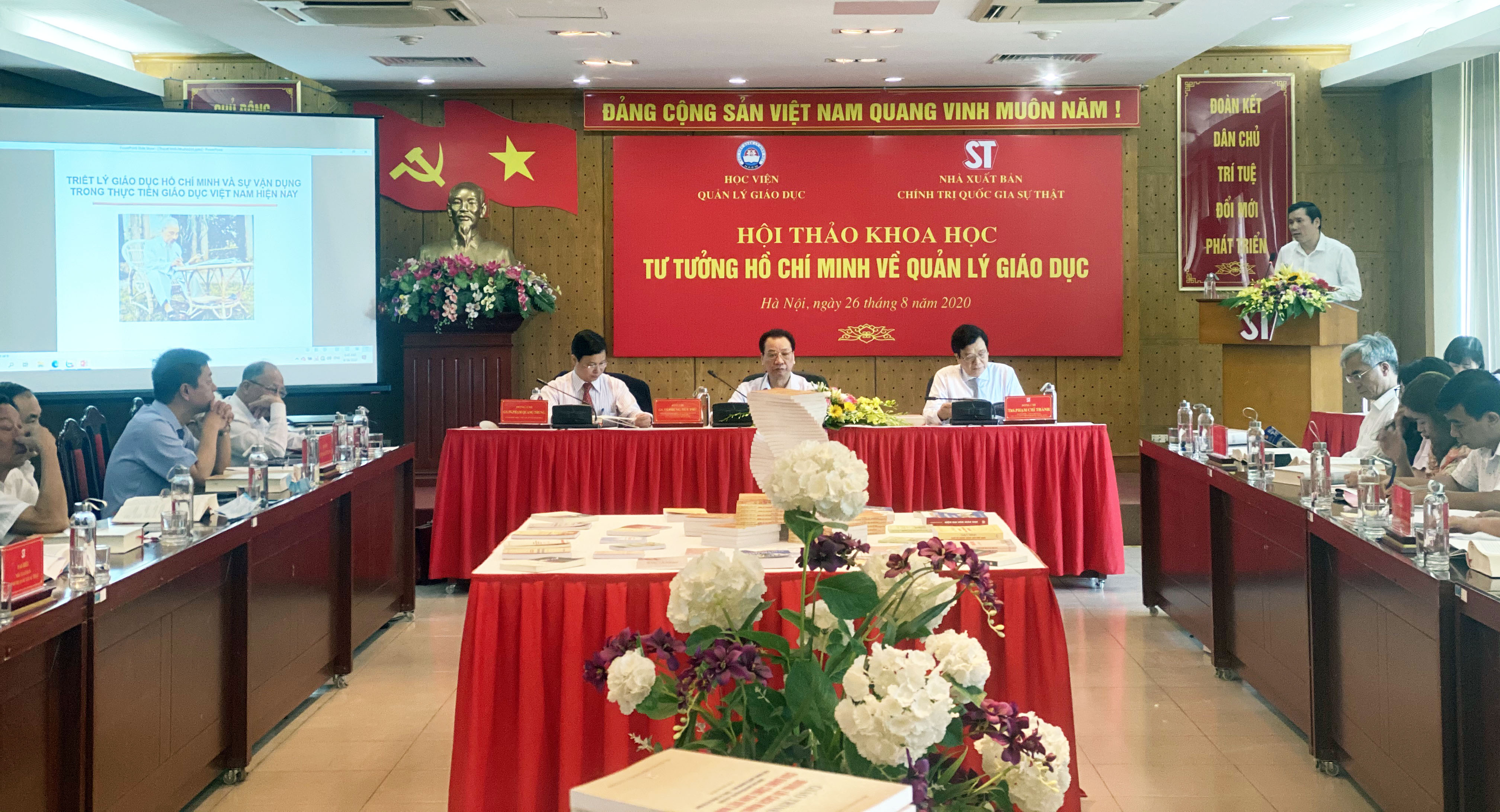 Vận dụng sáng tạo tư tưởng Hồ Chí Minh trong quản lý giáo dục