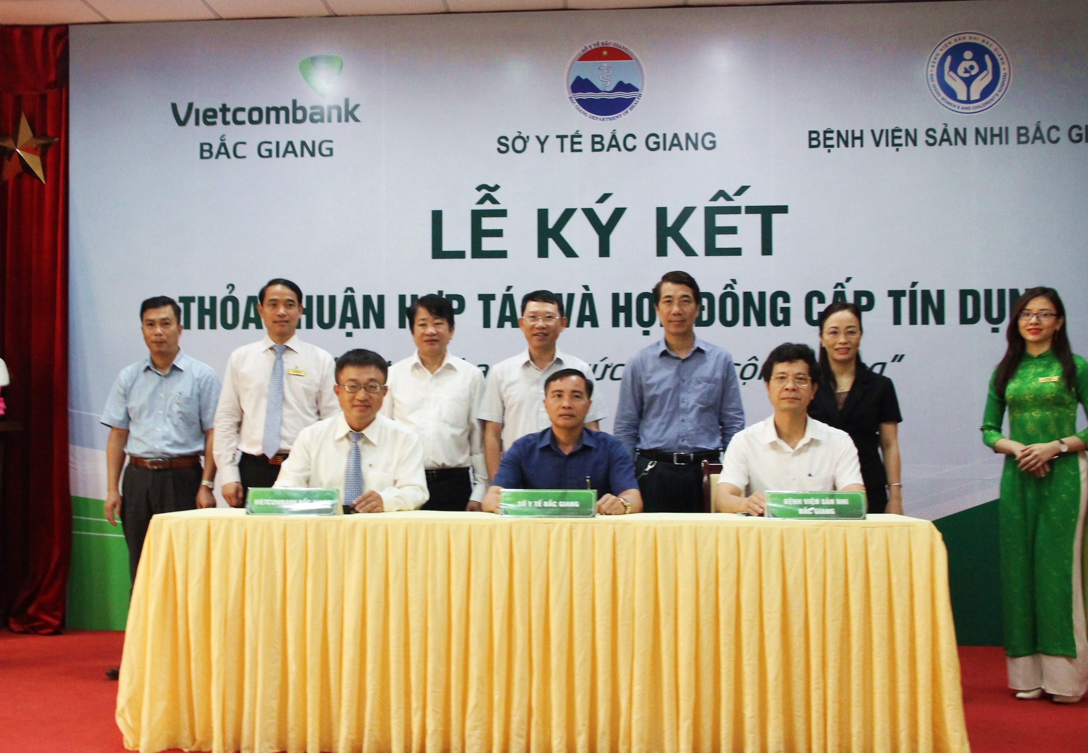 Vietcombank Bắc Giang ký kết thỏa thuận hợp tác toàn diện với Sở Y tế Bắc Giang