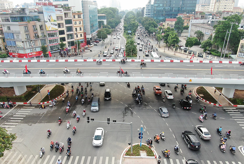 Thông xe cầu vượt nút giao Nguyễn Văn Huyên - Hoàng Quốc Việt