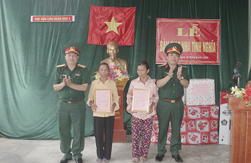 Cục Hậu cần Quân khu 4 bàn giao 3 ngôi nhà tình nghĩa