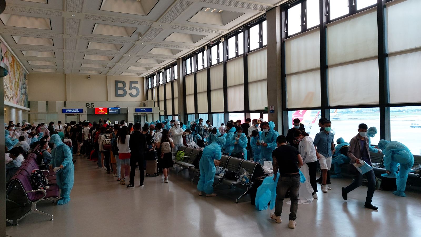 Tiếp tục đưa công dân Việt Nam từ nước ngoài về nước