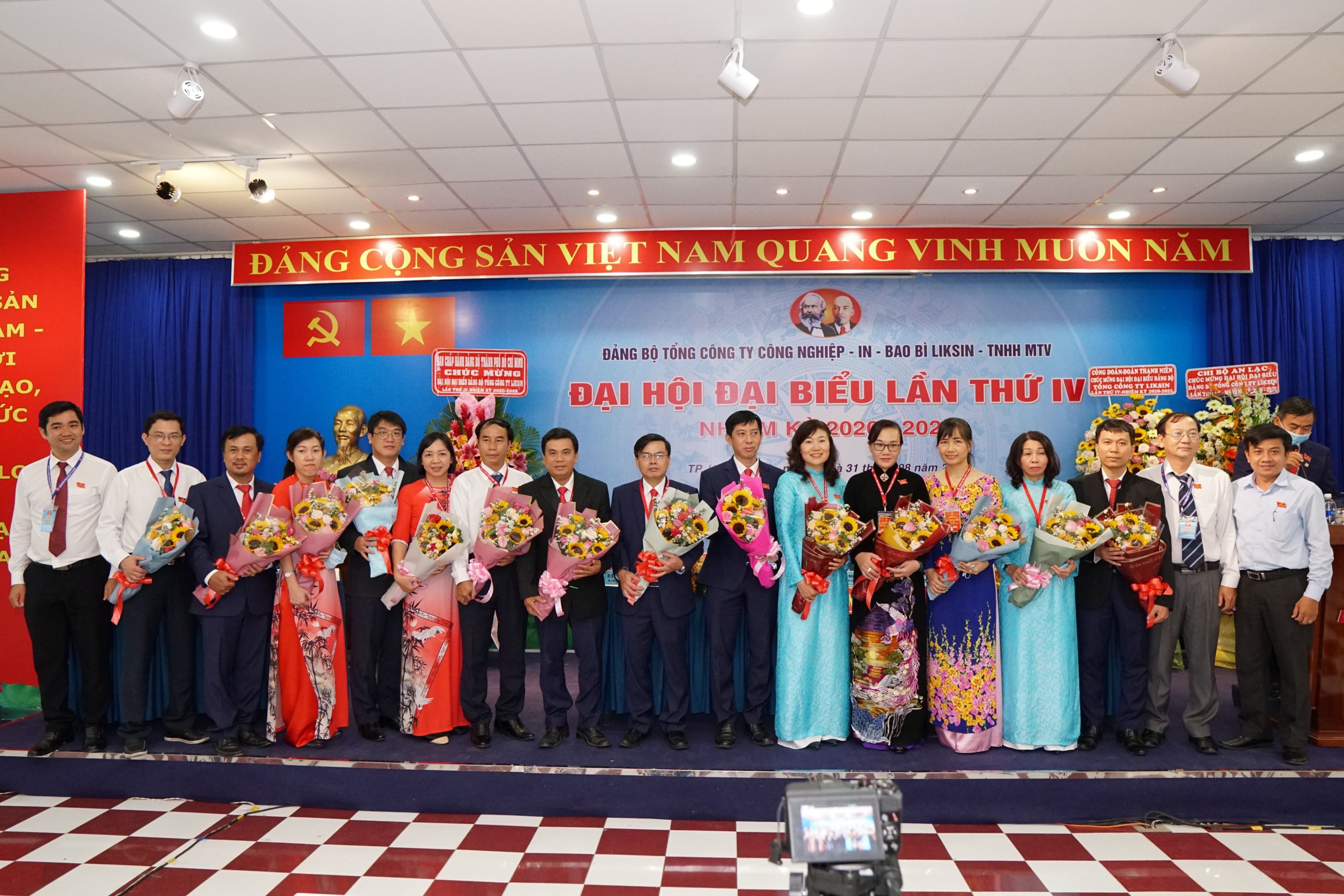 Lãnh đạo ứng dụng công nghệ 4 0 vào sản xuất theo mô hình nhà máy thông minh