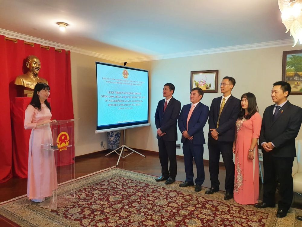 Trang trọng kỷ niệm 75 năm Quốc khánh tại các nước