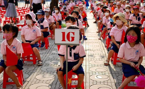 Học sinh cả nước hân hoan ngày khai giảng năm học mới