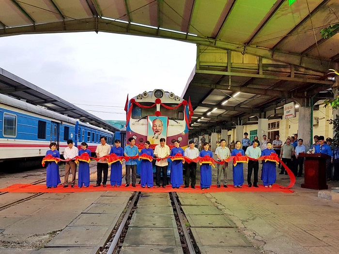 Đoàn tàu đặc biệt chào mừng Đại hội Đảng bộ Tổng công ty Đường sắt Việt Nam