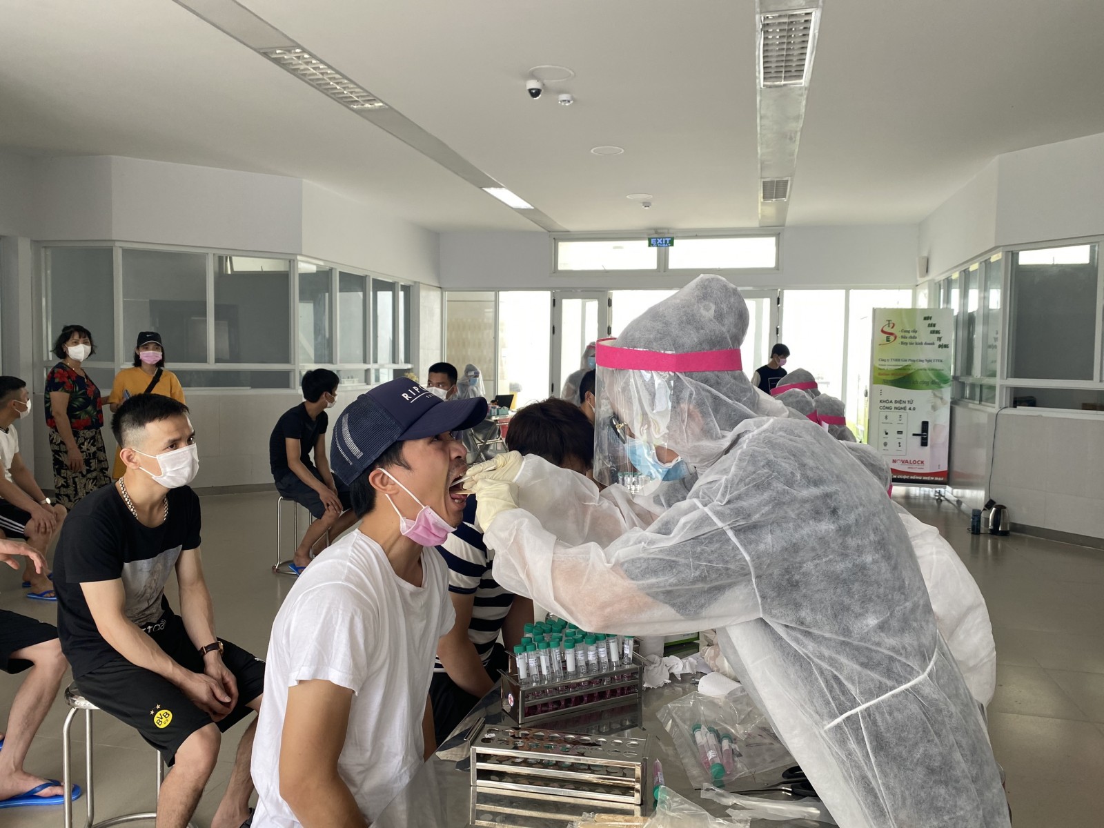 Bình Dương tiếp nhận, cách ly hơn 400 người về từ Hàn Quốc