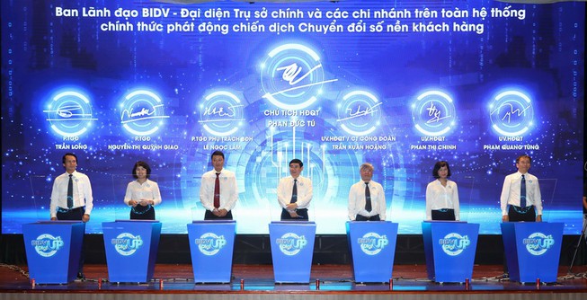 Tìm kiếm và vinh danh các doanh nghiệp khởi và cung cấp các giải pháp chuyển đổi số