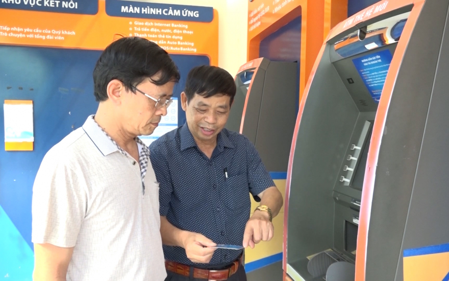 BHXH Việt Nam đẩy mạnh triển khai dịch vụ công trực tuyến, chi trả chế độ BHXH qua ATM