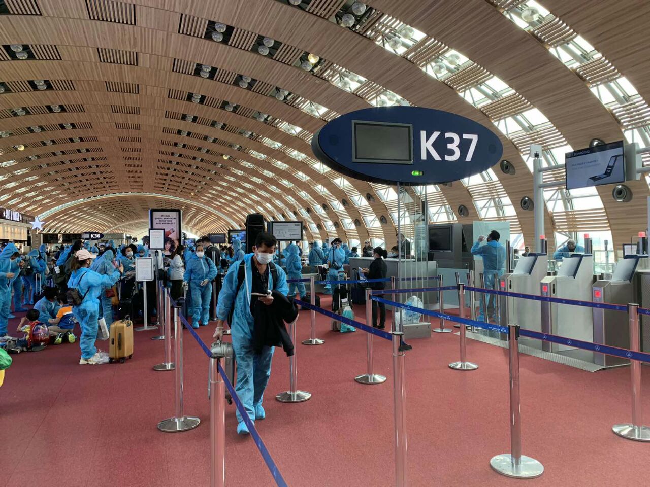 Đưa công dân Việt Nam từ Pháp, Ma-rốc và Chi-lê về nước