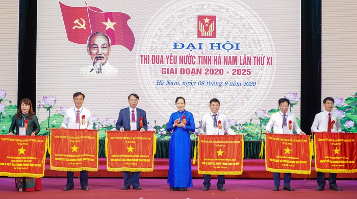 Hà Nam tôn vinh các điển hình tiên tiến trong phong trào thi đua yêu nước